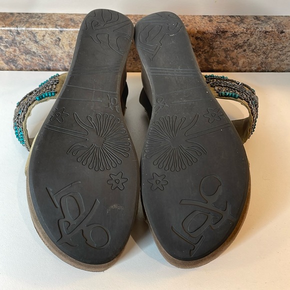 Size 8 OTBT Tan and Turquoise Wedge Sandals - Picture 5 of 7